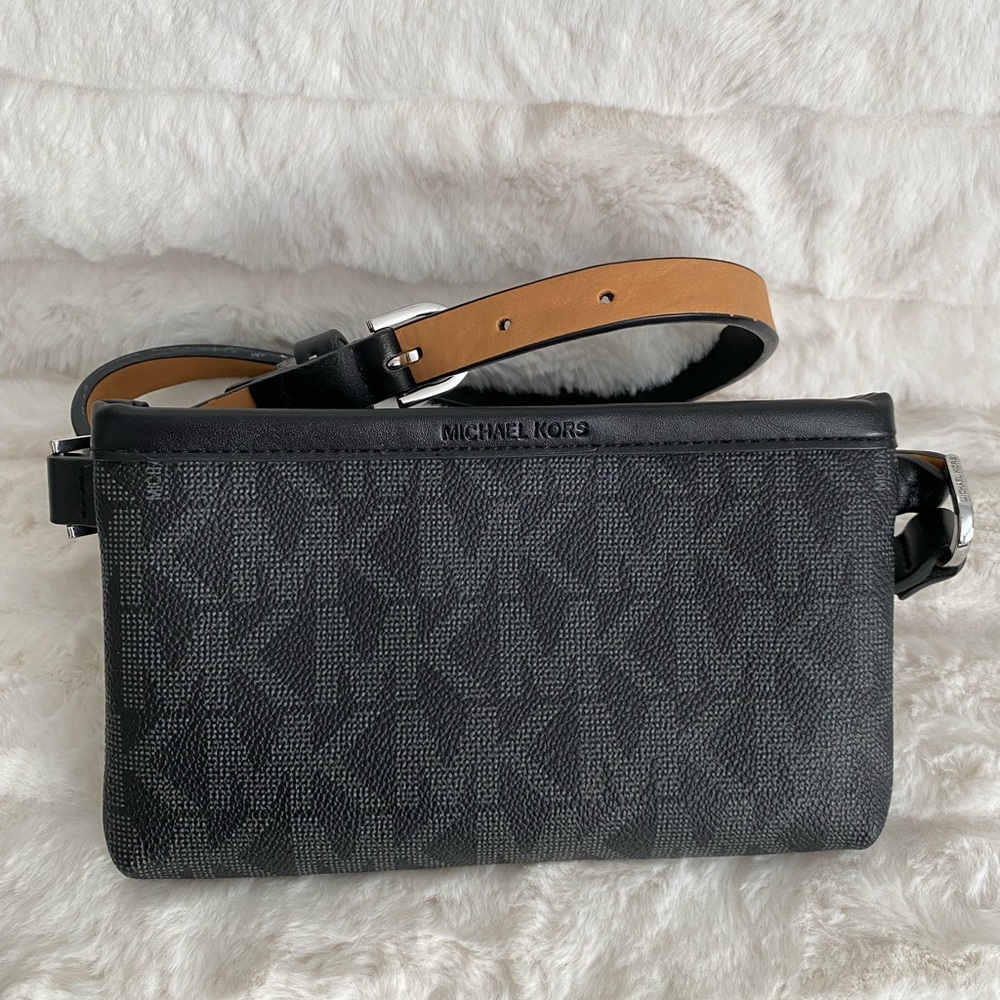 ‼️Flash SALE‼️✨🆕✨Michael Kors Fanny Pack